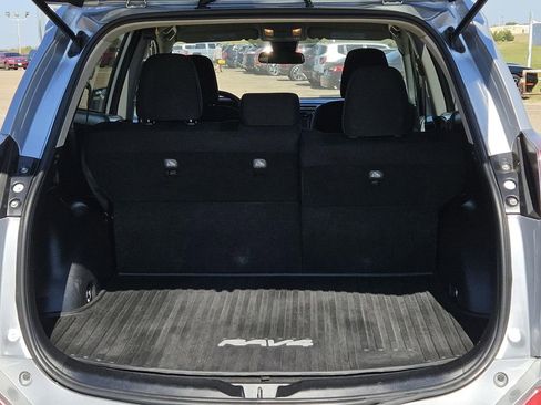 Used 2017 Toyota RAV4 LE image 9