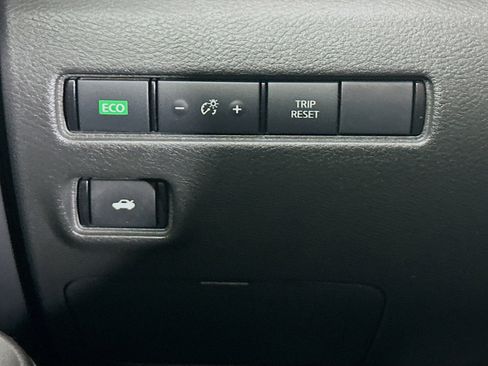 Used 2020 Nissan Sentra SV w/ Electronics Package FWD image 16