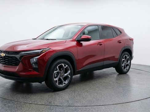 Used 2025 Chevrolet Trax LT image 3