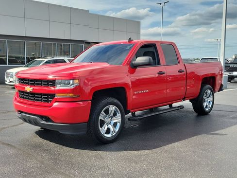 Used 2018 Chevrolet Silverado 1500 Custom w/ Custom Convenience Package RWD image 8