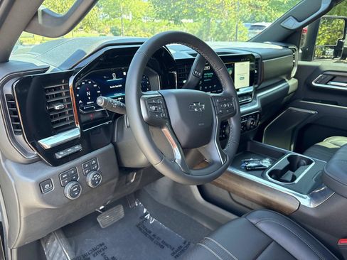 Used 2025 Chevrolet Silverado 2500 High Country w/ Midnight Edition AWD/4WD image 19