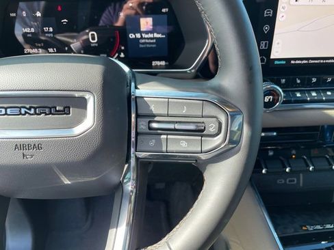 Used 2024 GMC Canyon Denali image 11