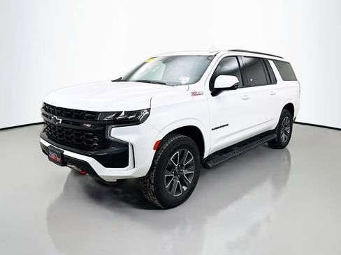 Used 2024 Chevrolet Suburban Z71 w/ Luxury Package image 3