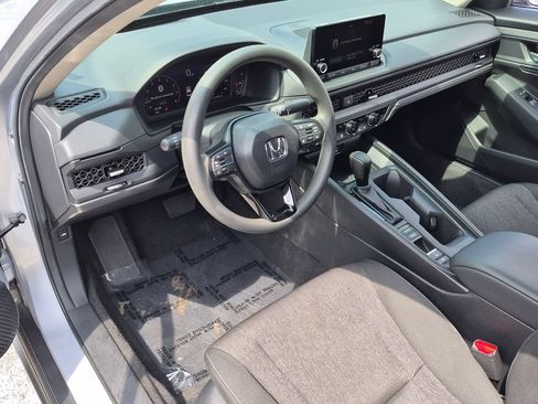 Used 2025 Honda Accord SE image 11