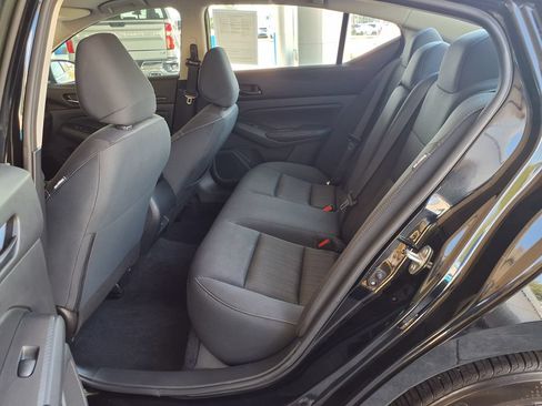 Used 2025 Nissan Altima 2.5 SV FWD image 13
