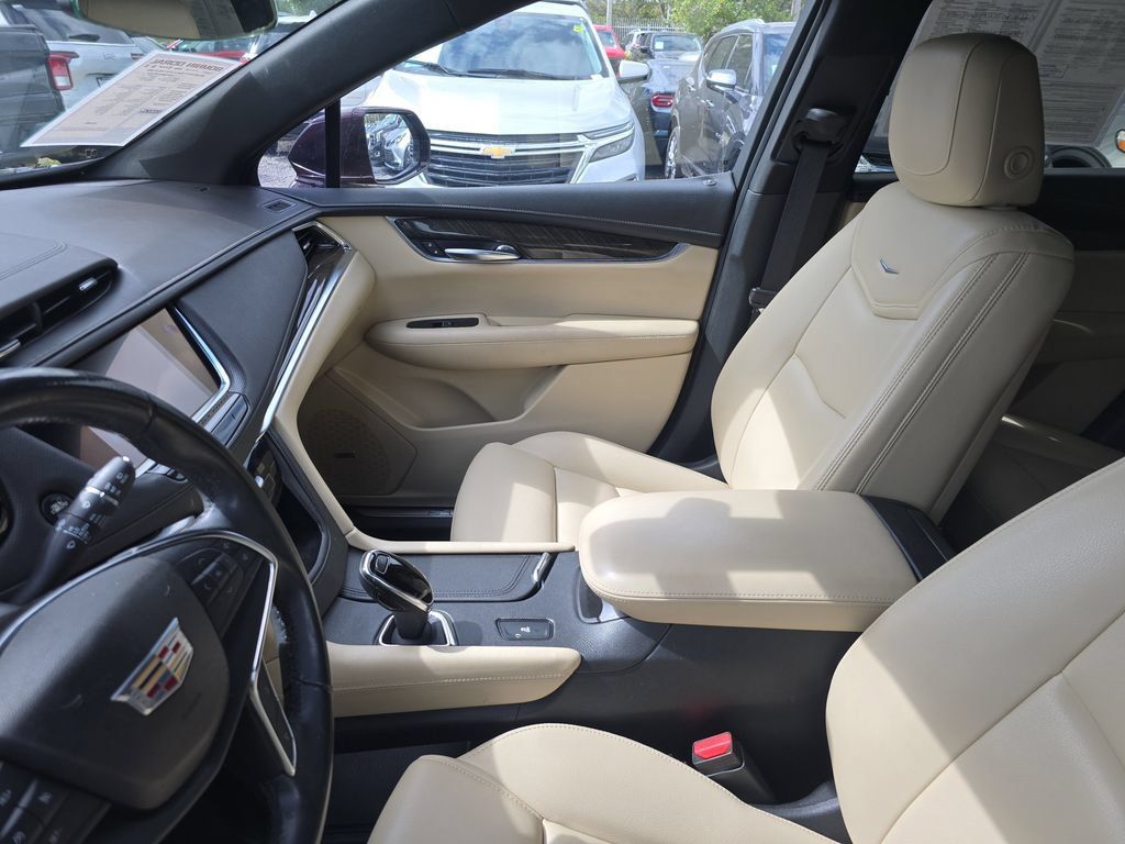 Used 2018 Cadillac XT5 FWD image 13