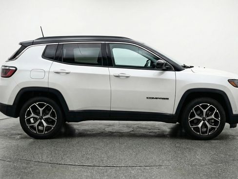 Used 2025 Jeep Compass Limited image 11
