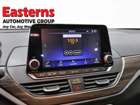 Used 2025 Nissan Altima 2.5 SV FWD image 19
