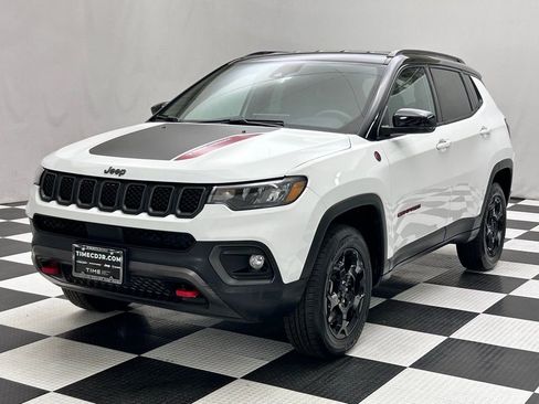 Used 2023 Jeep Compass Trailhawk image 4