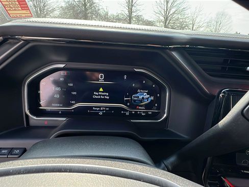 Used 2024 GMC Sierra 2500 AT4X image 27