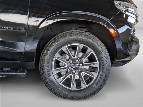 Used 2024 Chevrolet Suburban Z71 w/ Luxury Package image 24