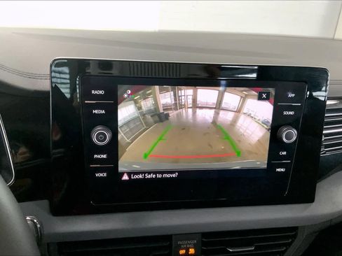 Used 2025 Volkswagen Jetta SE image 24