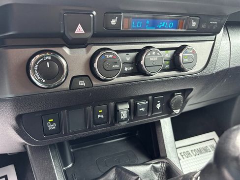 Used 2021 Toyota Tacoma TRD Off-Road w/ TRD Premium Off Road Package AWD/4WD image 20