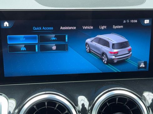 Used 2023 Mercedes-Benz GLB 250 4MATIC w/ Premium Package image 27