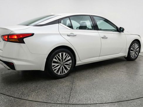 Used 2025 Nissan Altima 2.5 SV image 9