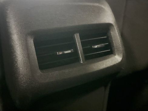 Used 2019 Chevrolet Equinox LT image 30