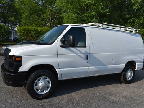 Used 2014 Ford E-350 and Econoline 350 Super Duty RWD image 2