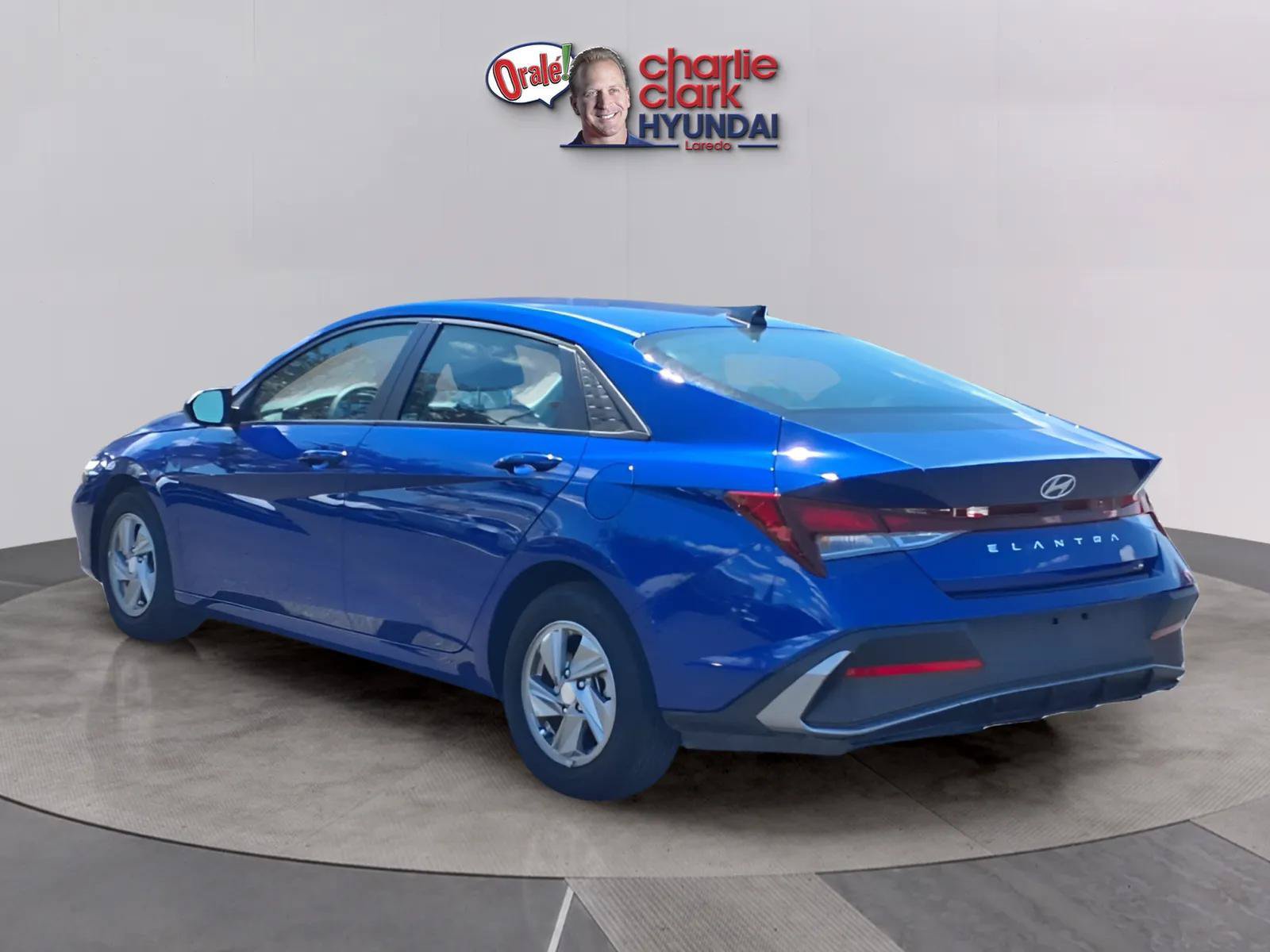 Certified 2025 Hyundai Elantra SE FWD image 3