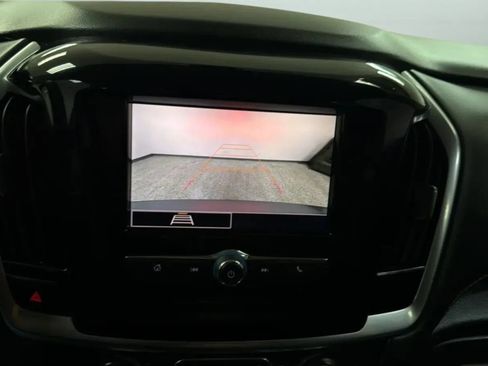Used 2021 Chevrolet Traverse LS FWD image 14