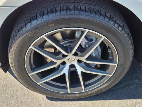 Used 2024 Porsche Macan AWD/4WD image 9