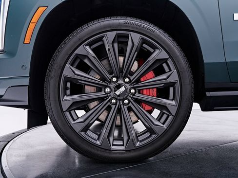 Used 2026 Cadillac Escalade V AWD/4WD image 3