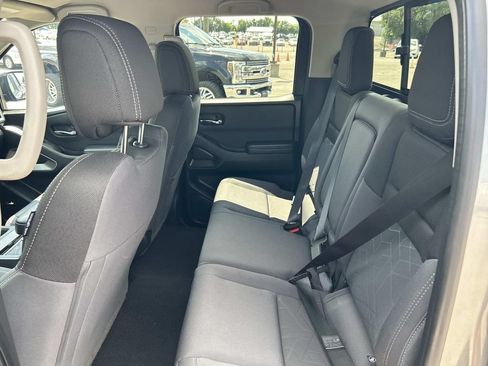 Used 2025 Nissan Frontier SV w/ SV Convenience Package RWD image 25