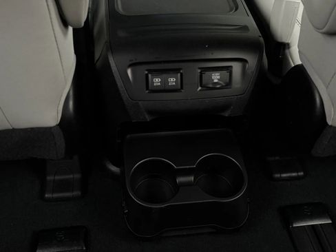 Used 2020 Toyota Sienna Limited image 43