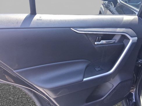 Used 2025 Toyota RAV4 XLE AWD/4WD image 11