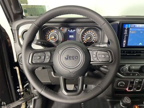 New 2025 Jeep Gladiator Sport AWD/4WD image 14