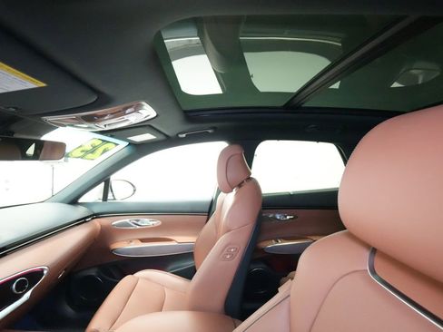 Used 2023 Genesis GV70 2.5T w/ Advanced Package image 21