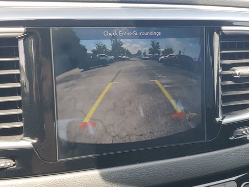 Used 2019 Chrysler Pacifica Touring-L w/ Premium Audio Group FWD image 24