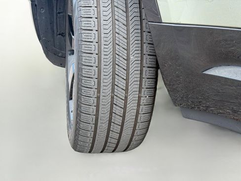 Used 2025 Land Rover Defender 110 X-Dynamic SE AWD/4WD image 43