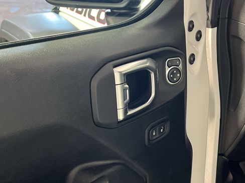 Used 2023 Jeep Wrangler Unlimited Rubicon w/ Cold Weather Group image 15