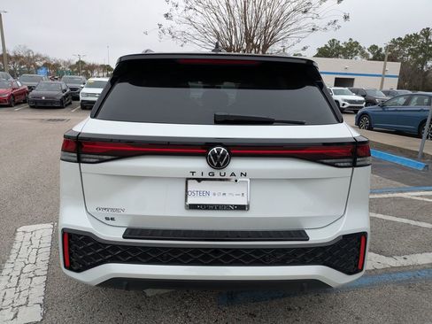 New 2026 Volkswagen Tiguan SE R-Line FWD image 5