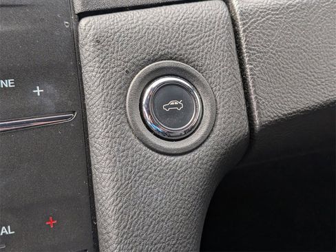 Used 2017 Ford Taurus SEL w/ Equipment Group 201A image 27