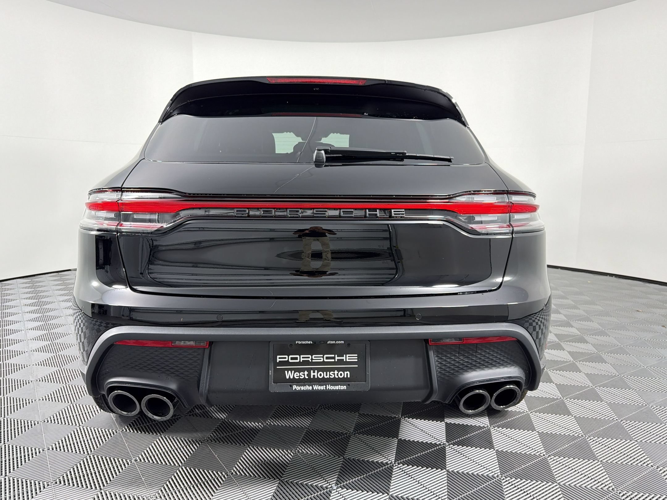 Certified 2026 Porsche Macan AWD/4WD image 9