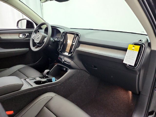 New 2026 Volvo XC40 B5 Core w/ Protection Package Premier AWD/4WD image 17