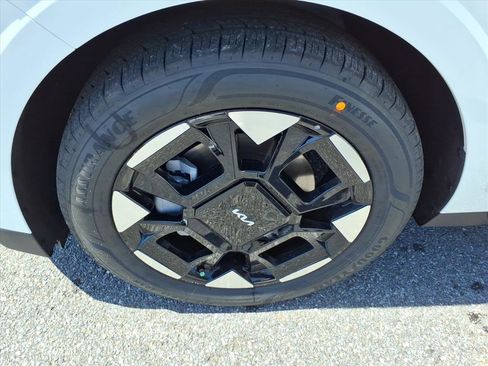 New 2026 Kia Carnival EX image 14