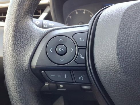 Used 2025 Toyota Corolla LE image 29