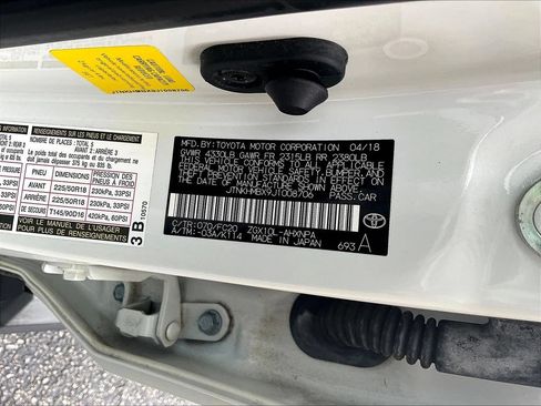 Used 2018 Toyota C-HR XLE FWD image 19
