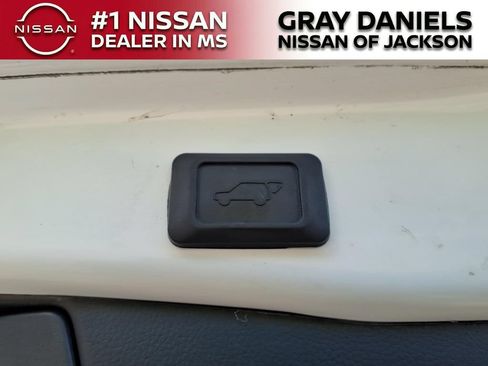 Used 2023 Toyota RAV4 XLE Premium FWD image 9