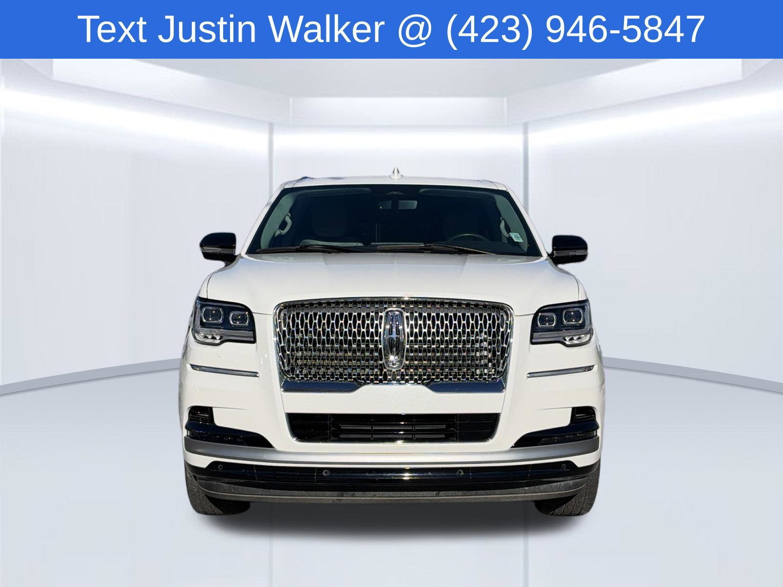 Used 2024 Lincoln Navigator Premiere AWD/4WD image 2