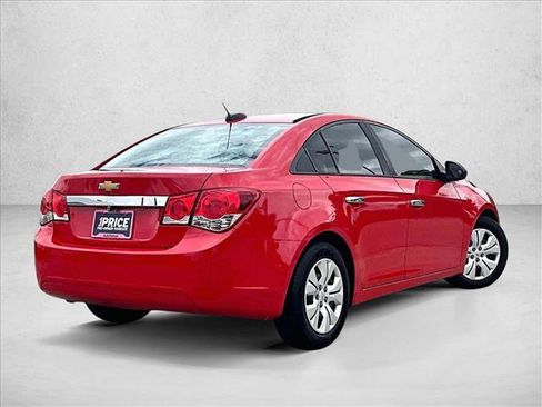 Used 2015 Chevrolet Cruze LS image 2