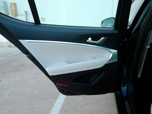 Used 2025 Genesis G70 2.5T image 18