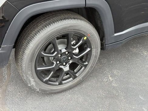 New 2026 Jeep Compass Latitude image 4