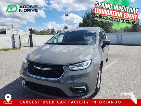 Used 2023 Chrysler Pacifica Touring-L image 1