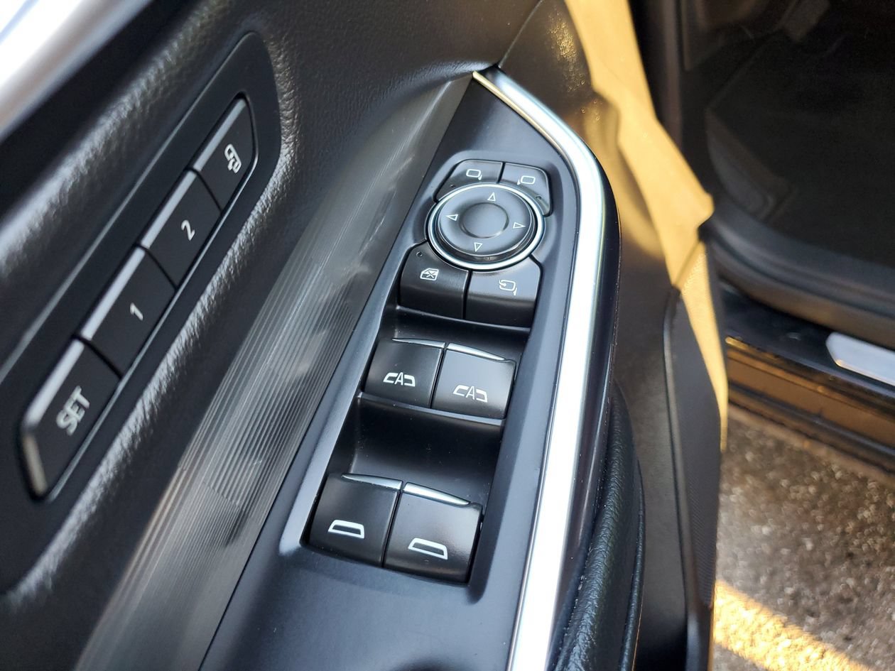 Used 2025 Cadillac XT4 Premium Luxury FWD image 17