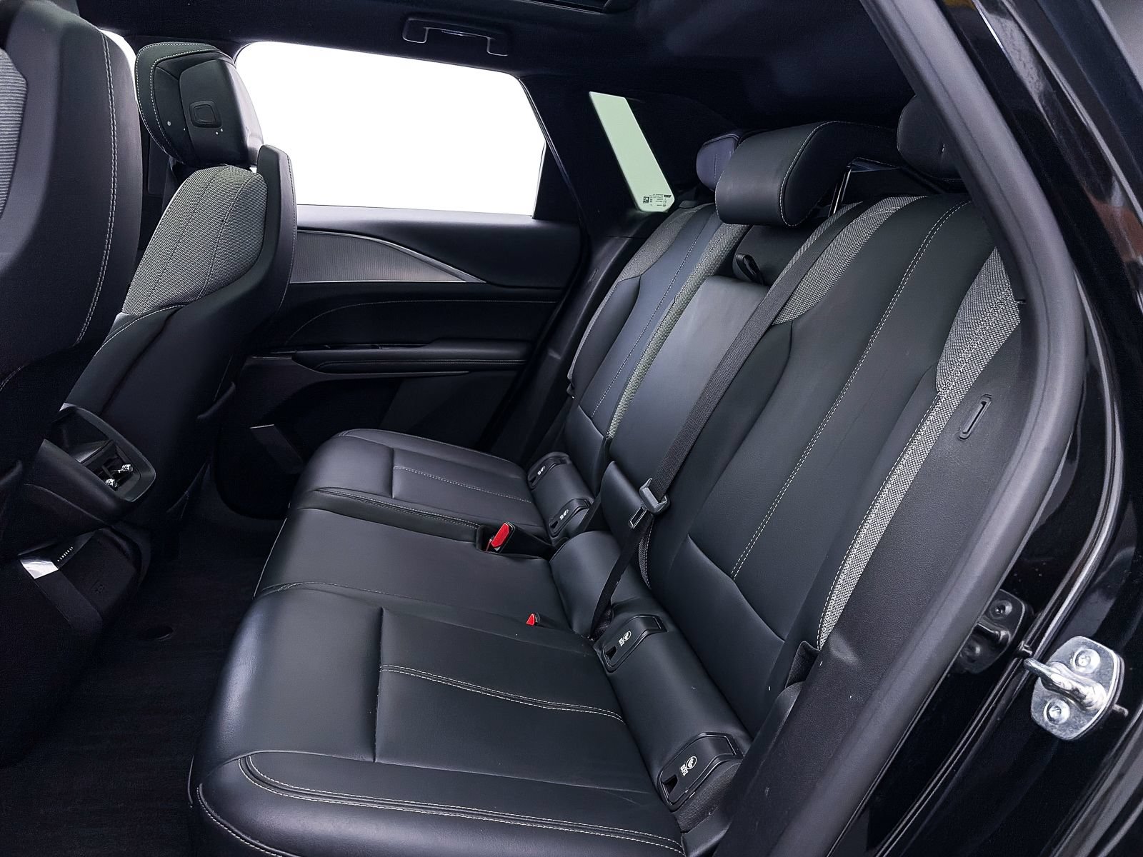 Used 2024 Cadillac Lyriq Tech RWD image 38