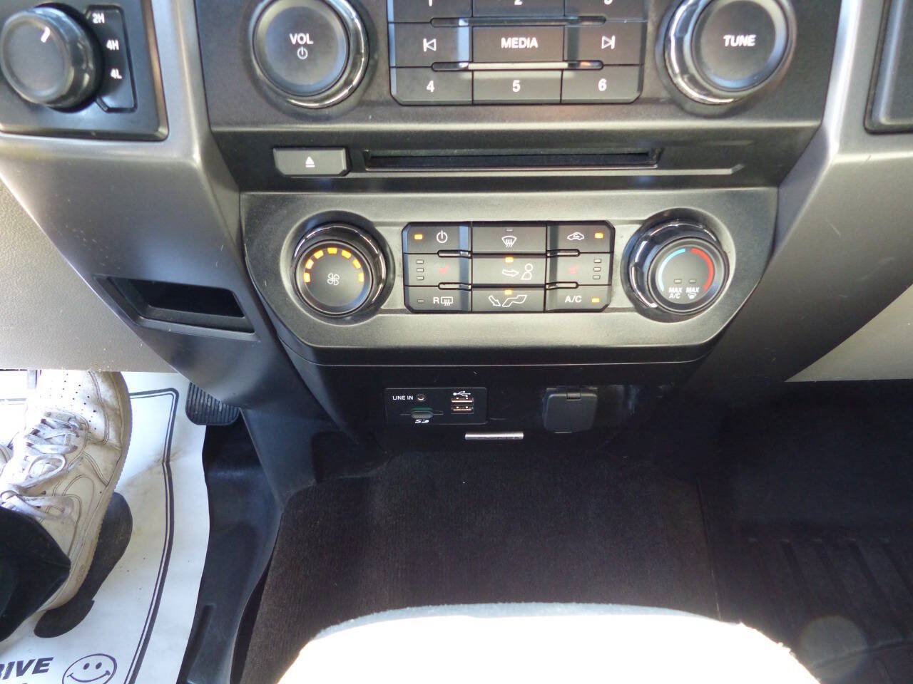 Used 2015 Ford F150 XLT w/ Equipment Group 302A Luxury AWD/4WD image 41