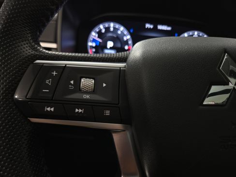 Used 2024 Mitsubishi Outlander FWD image 15